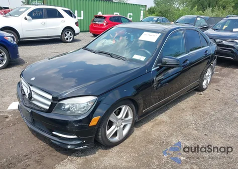 2011 Mercedes-Benz C 300 Luxury 4Matic/Sport 4Matic из США, поврежденный, VIN WDDGF8BB8BR165731